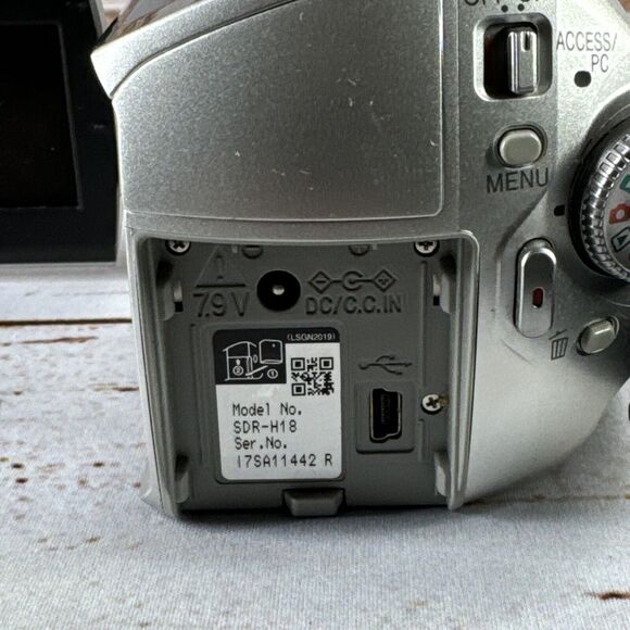 Panasonic Palmcorder SDR-H18 30 GB HDD Digital Camcorder No Battery or Charger - Picture 4 of 7